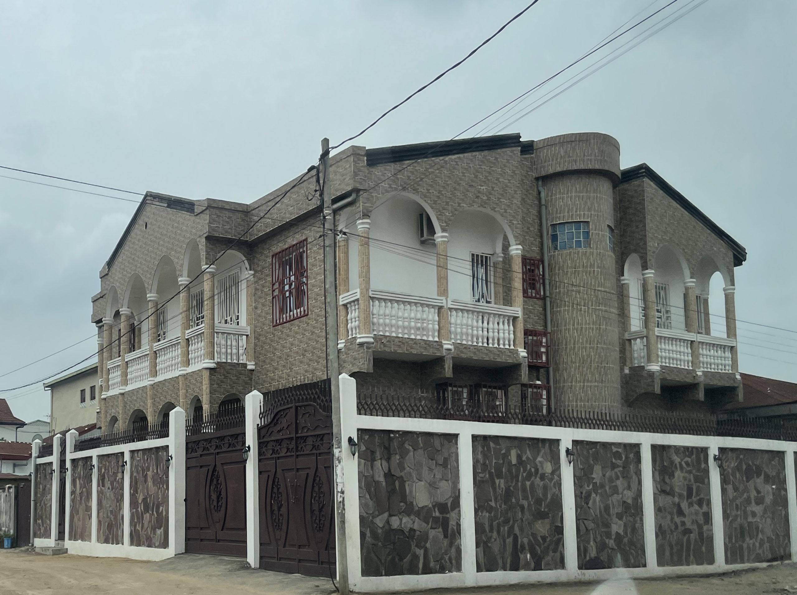 2- Façade